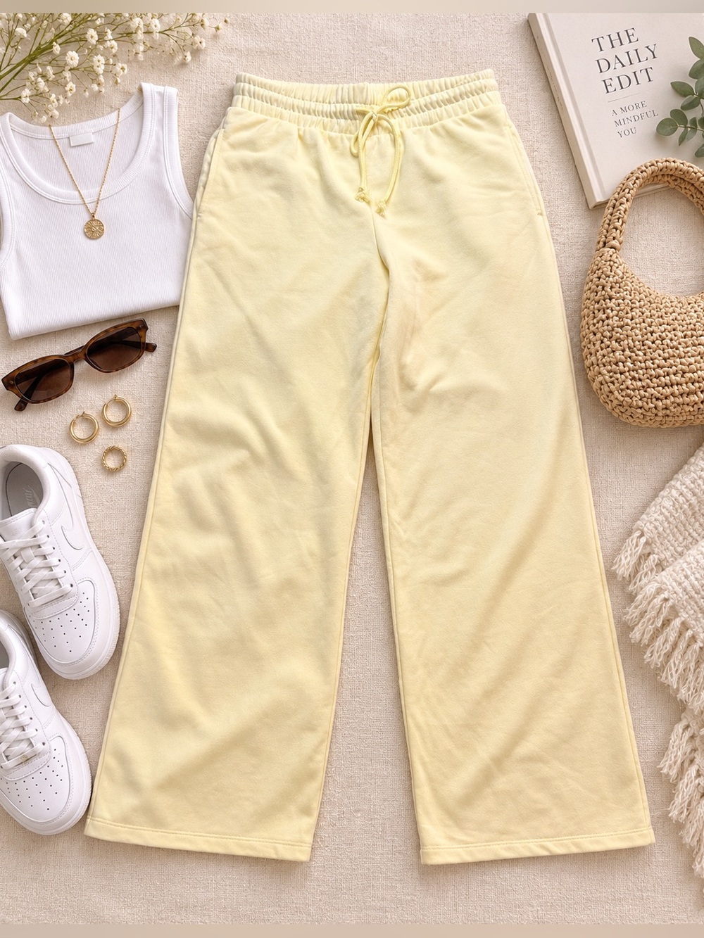 Wild Fable Women’s Medium Pale Yellow Wide Leg Lounge Sweatpants Drawstring